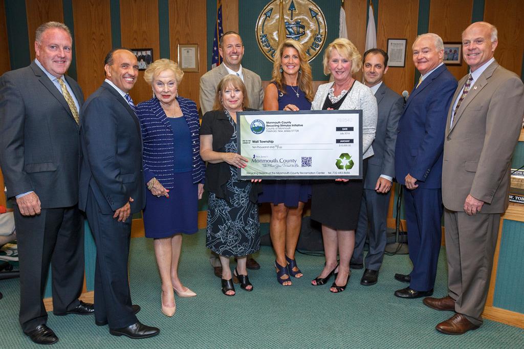 Freeholders present $10k recycling grant to Wall Twp.